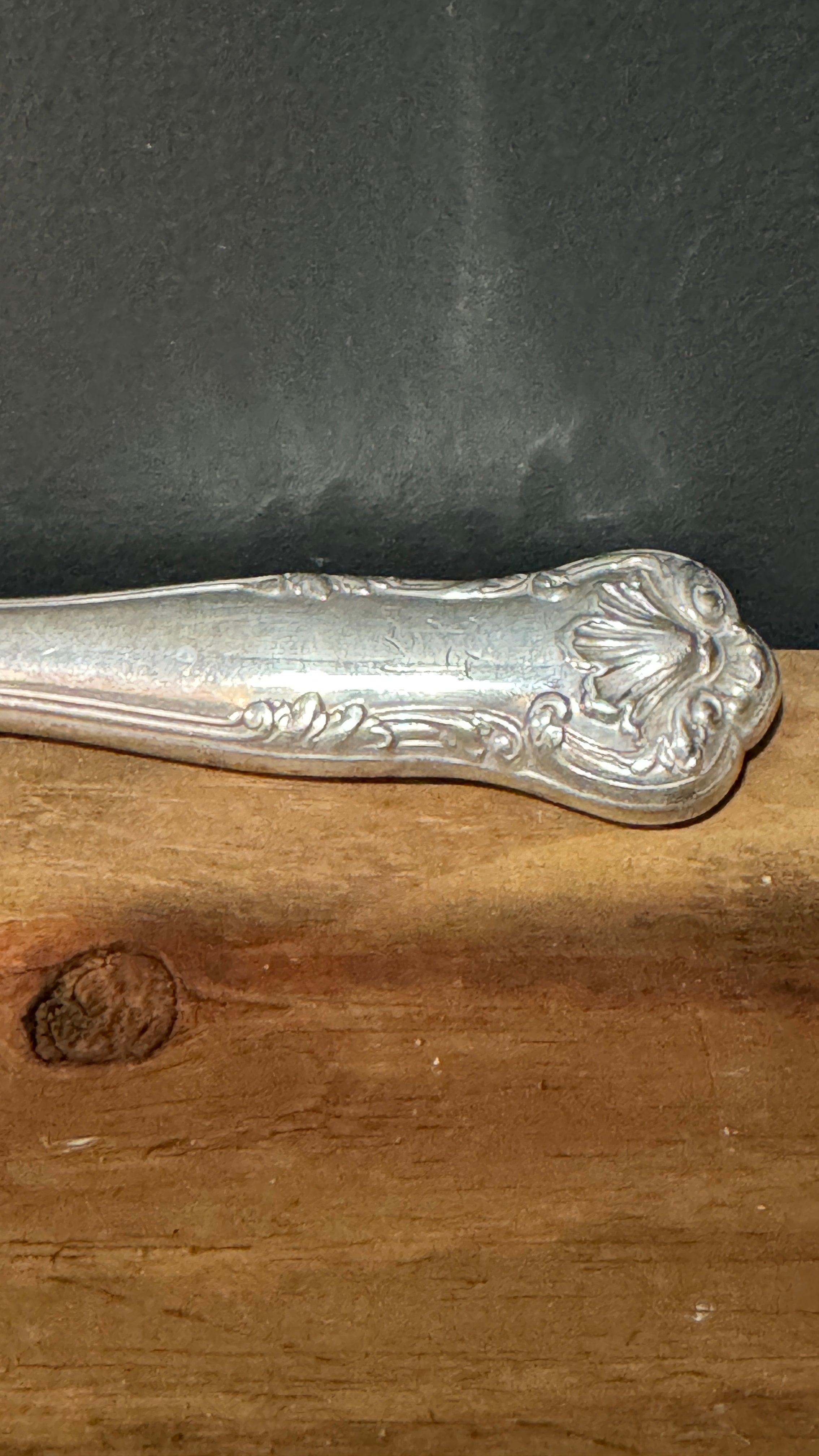 Gotham Silver Co. Florentine Silverplate Knives "N" -5