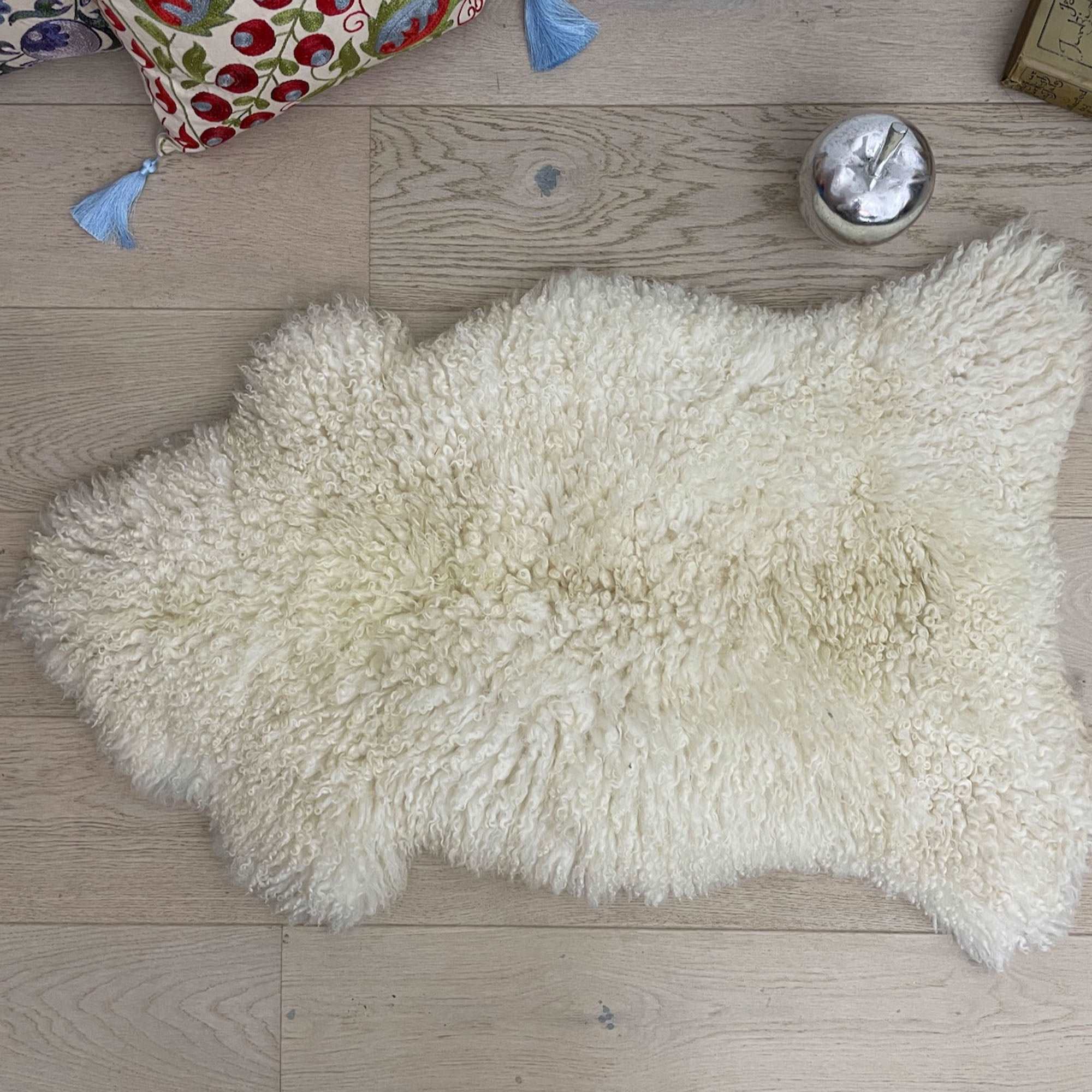 British Curly Sheepskin Natural White Large