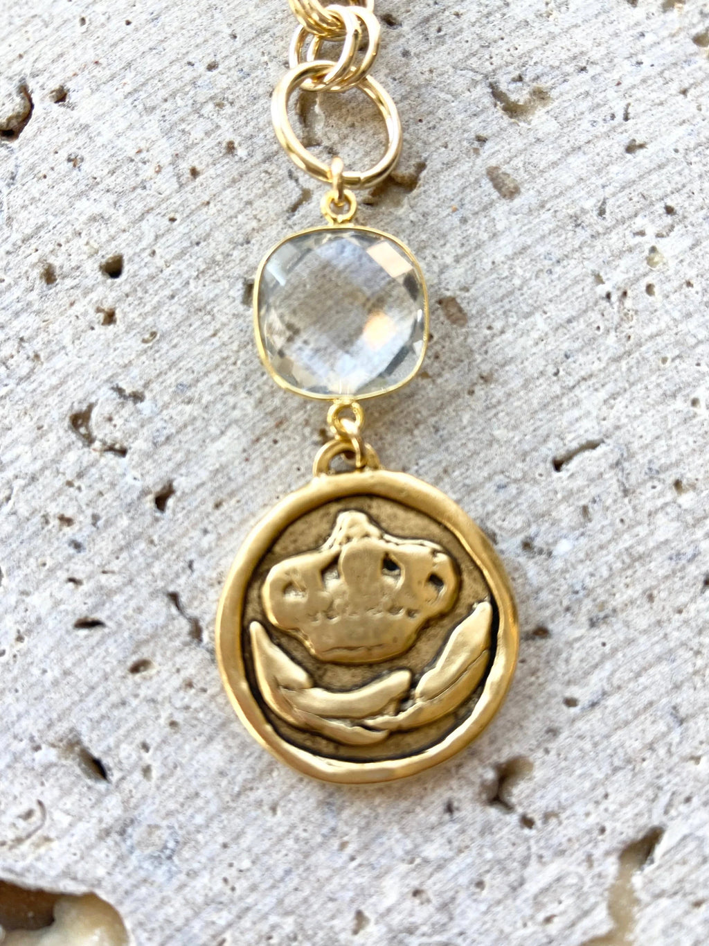 Queen Bee Pearl Necklace 19"