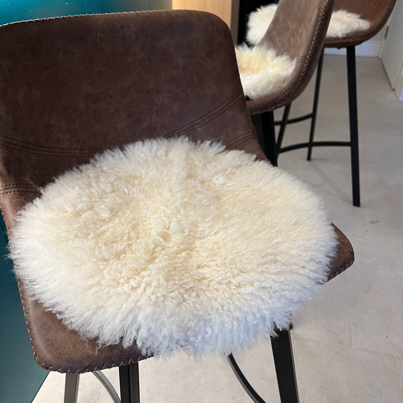 British Curly White Sheepskin Roundie Seat Pad – 35cm