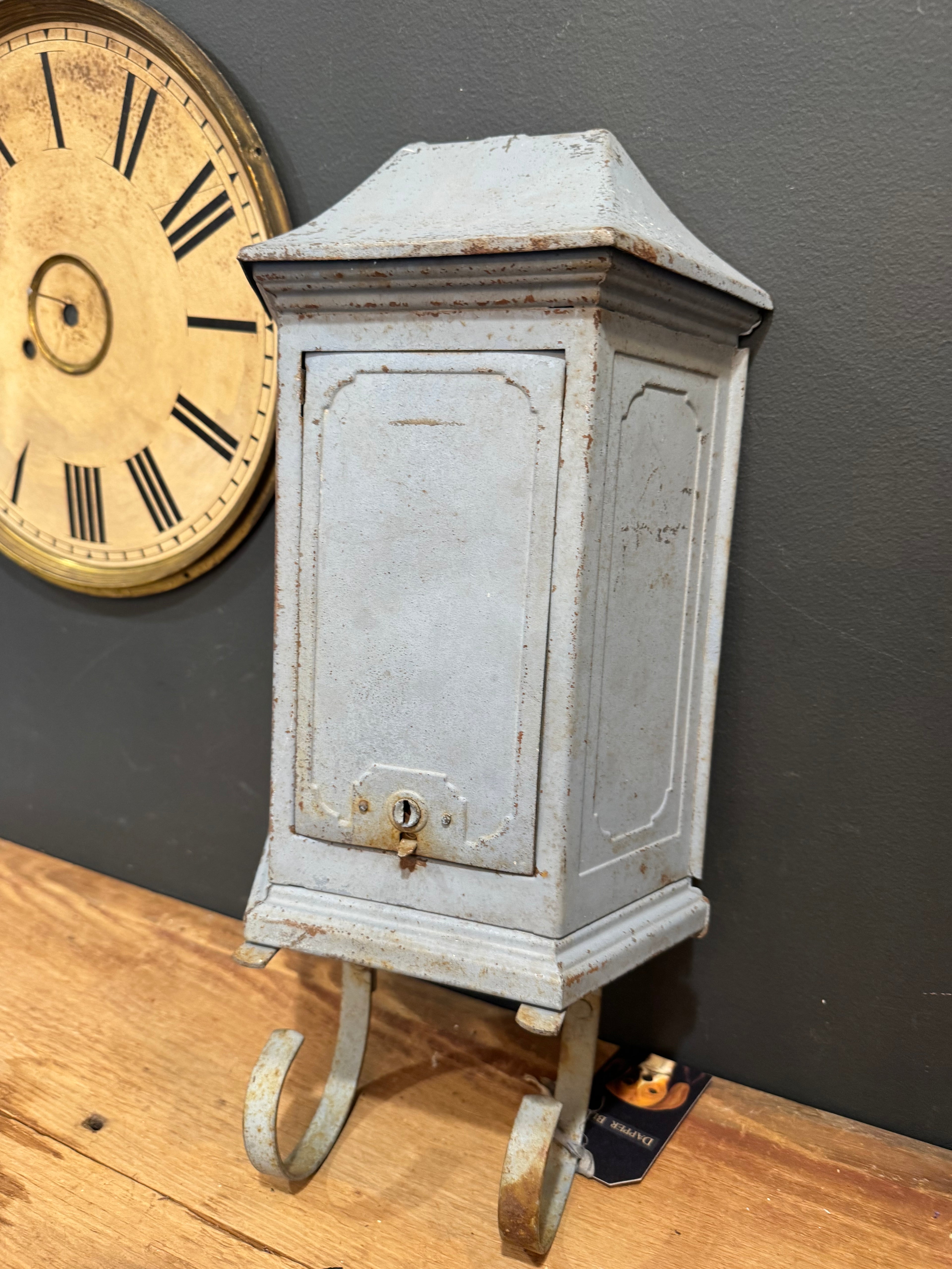 Vintage Tudor Mailtainer Mailbox by P.N. Company