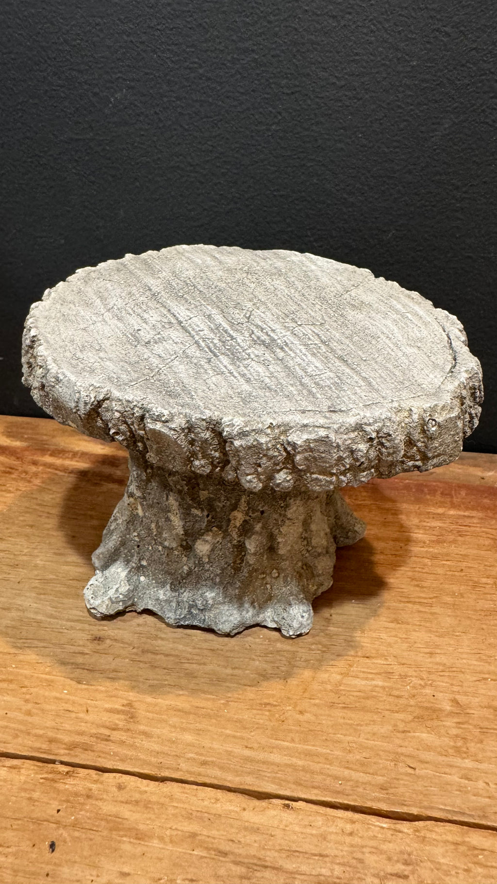 Faux Bois Stand