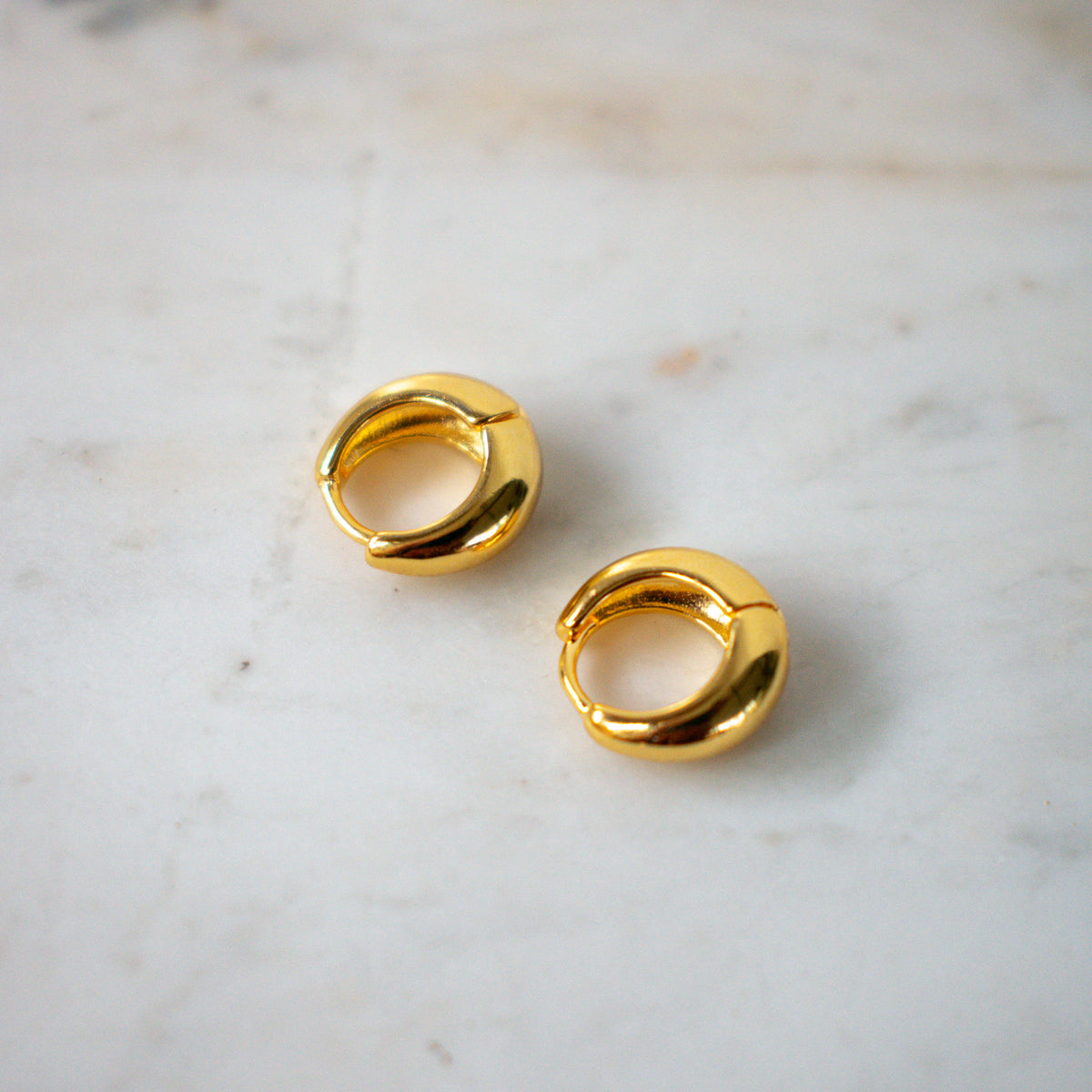Oli Petite Hoop Earrings