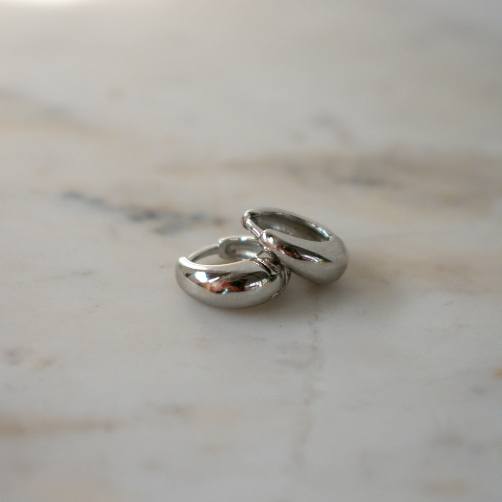 Oli Petite Hoop Earrings