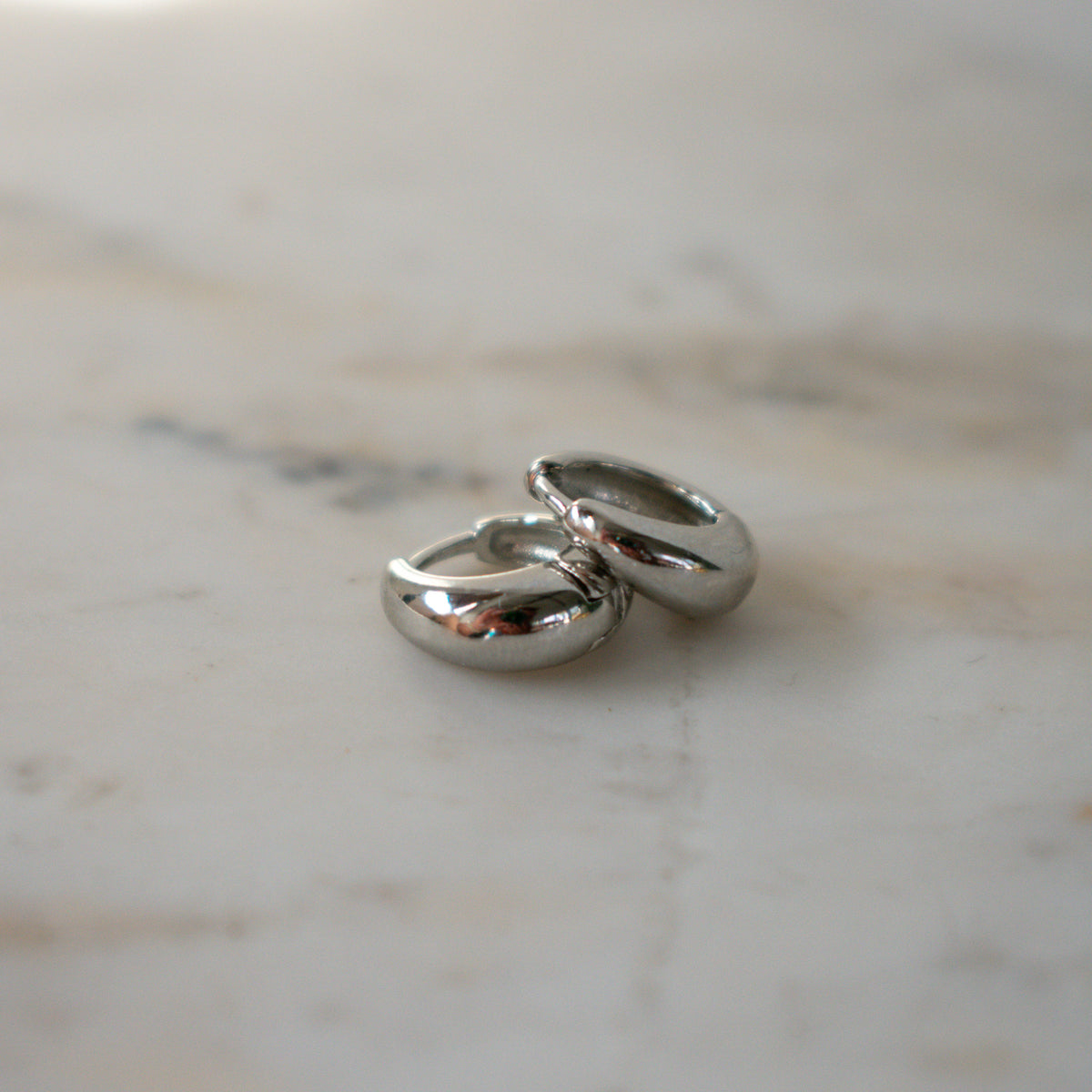 Oli Petite Hoop Earrings