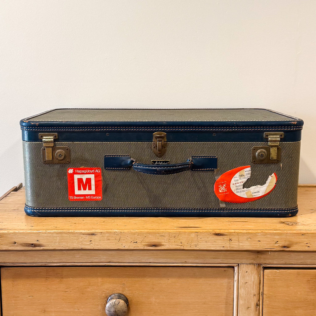 Amelia Earhart Luggage 26.5"