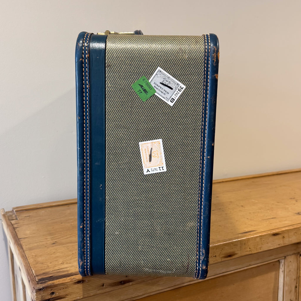 Amelia Earhart Luggage 26.5"