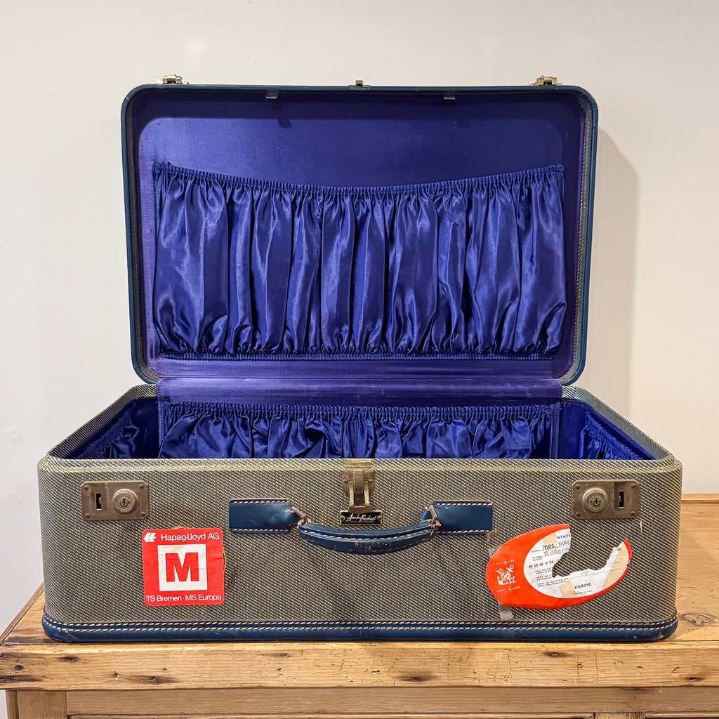 Amelia Earhart Luggage 26.5"