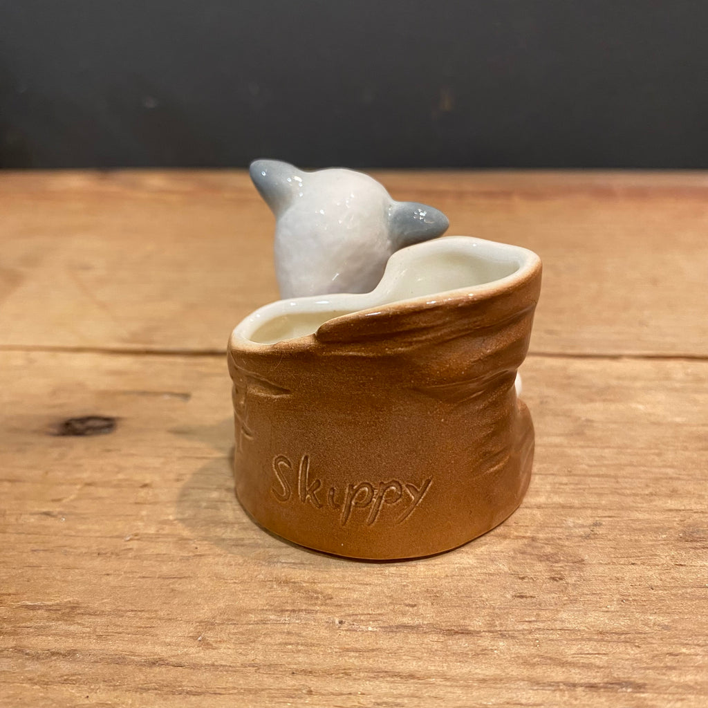 Hornsea Fauna Royal "Skippy" lamb Spill Vase No. 4 – Made in England