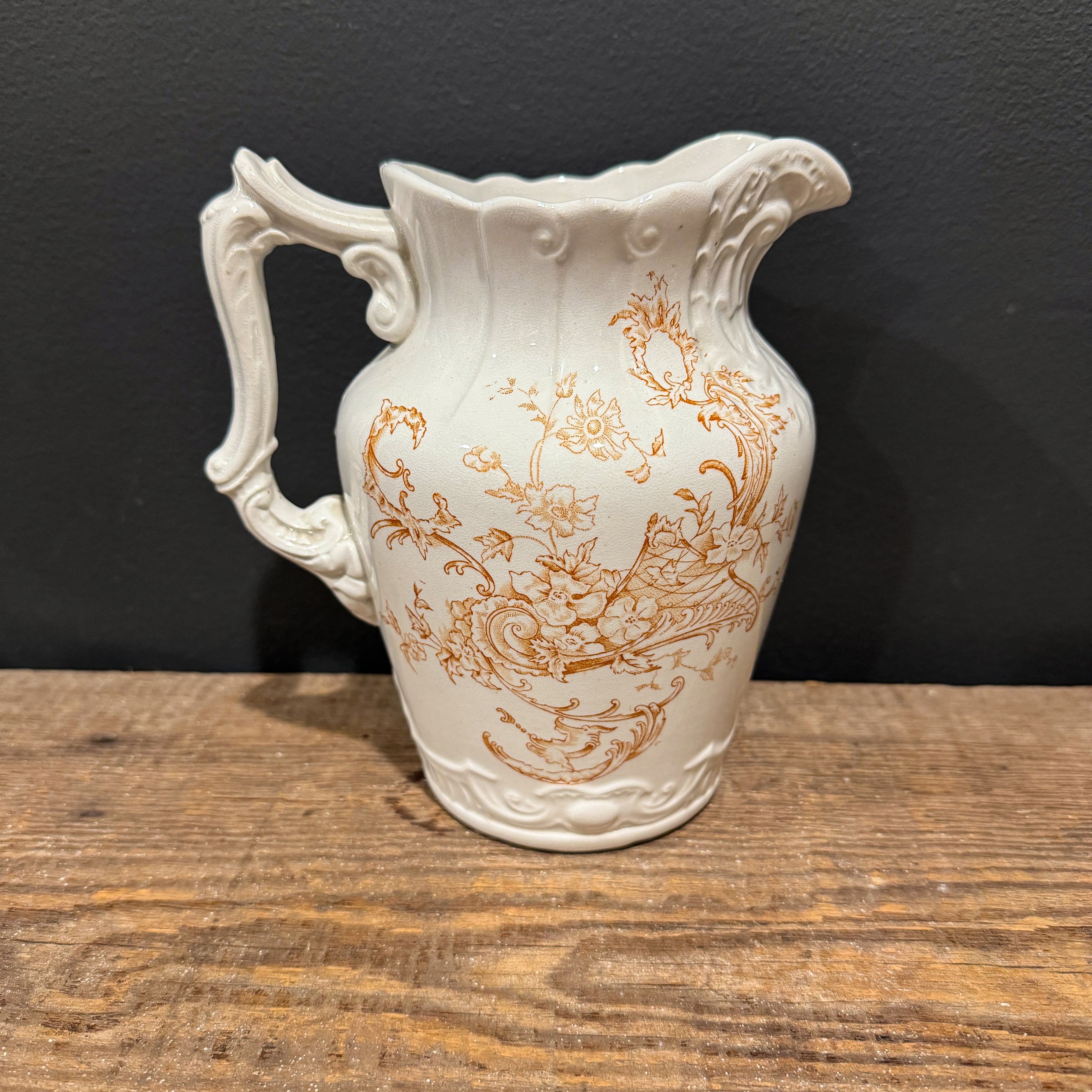 Antique Bona Fama est Melior Zona Aurea Pitcher