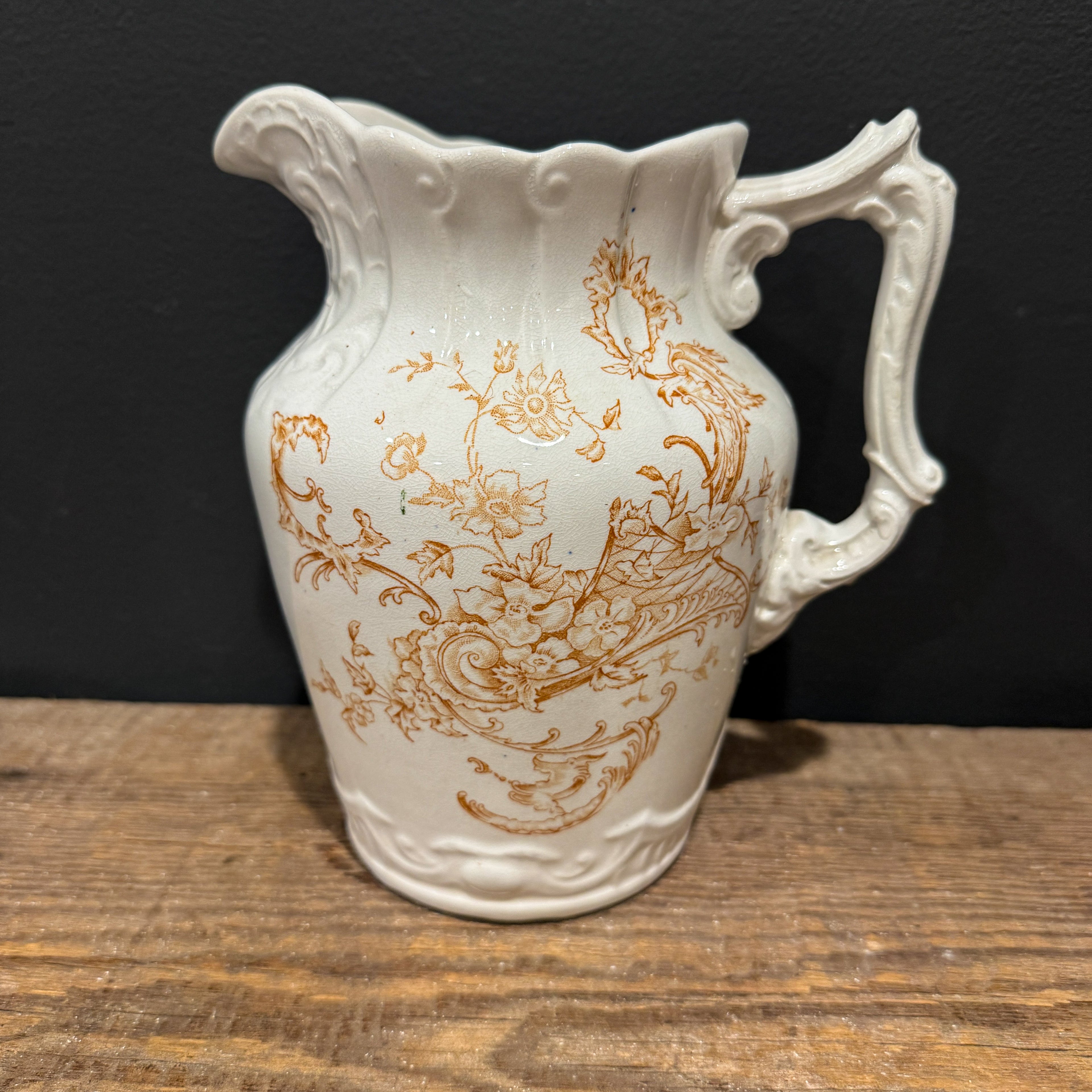 Antique Bona Fama est Melior Zona Aurea Pitcher