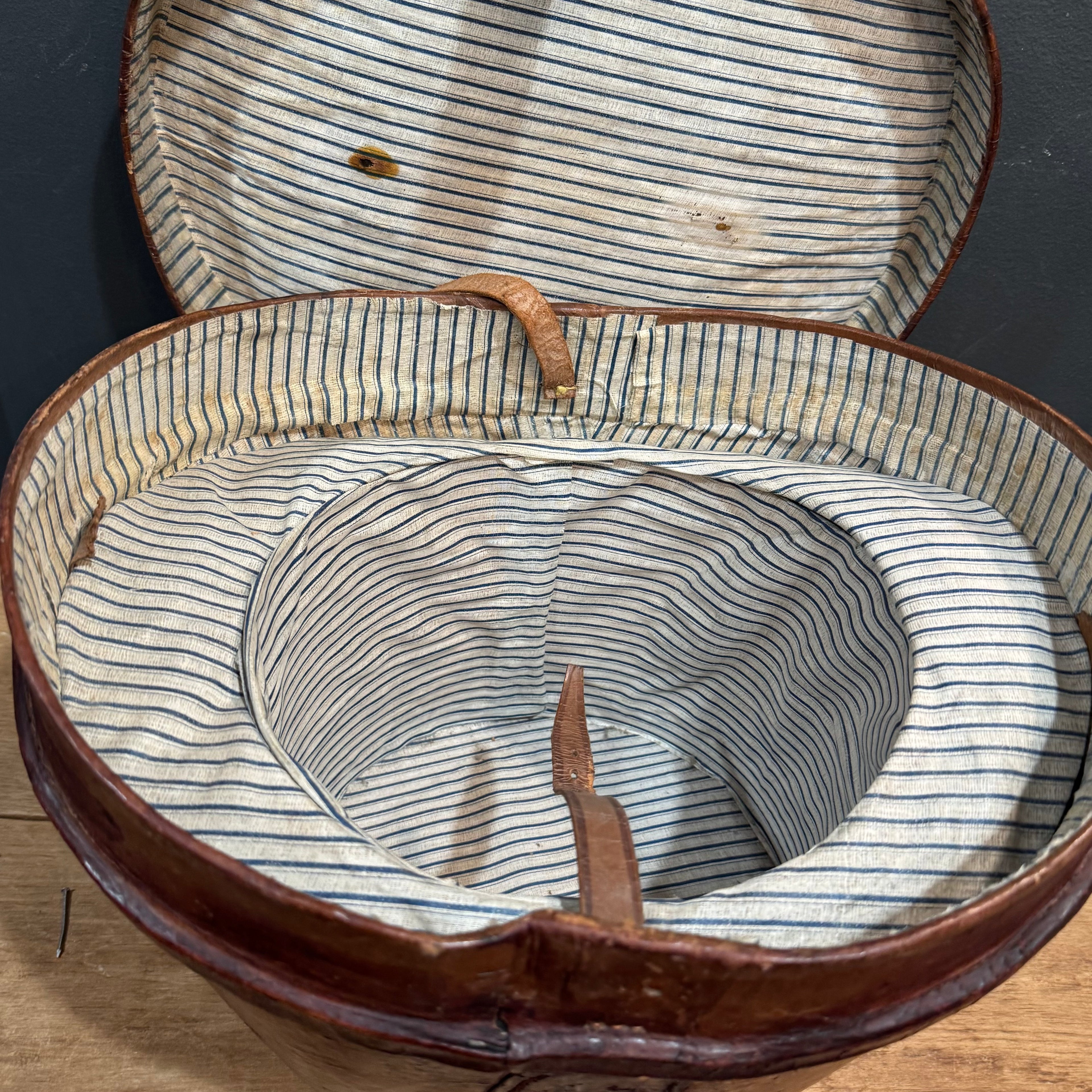 Antique Scottish P.D. Purves Silk Top Hat with Original Leather Travel Case & Key – Edinburgh c. 1890