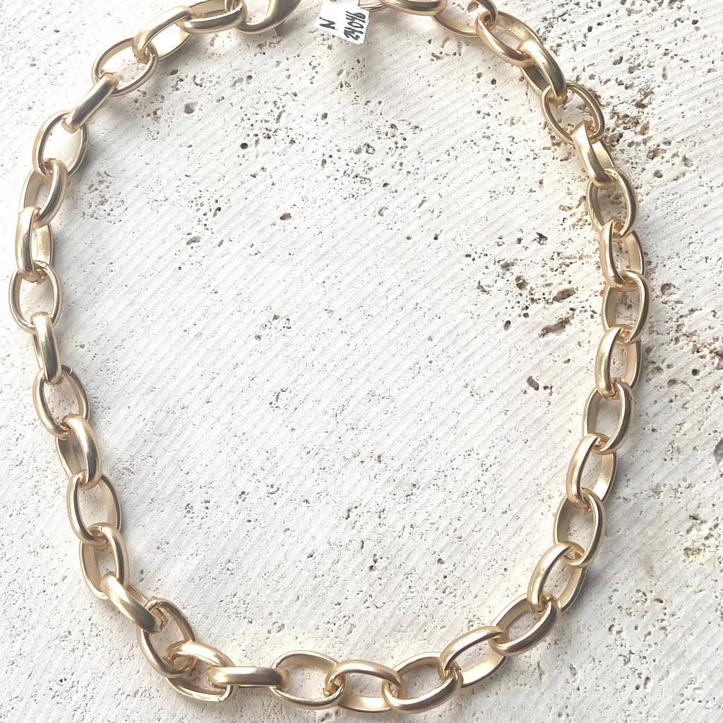 Chunky necklace statement layering